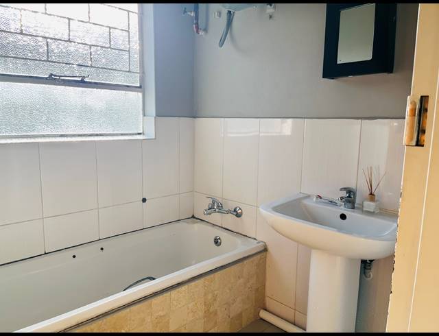 2 BEDROOM APARTMENT TO LET IN SONHEUWEL EXT 1